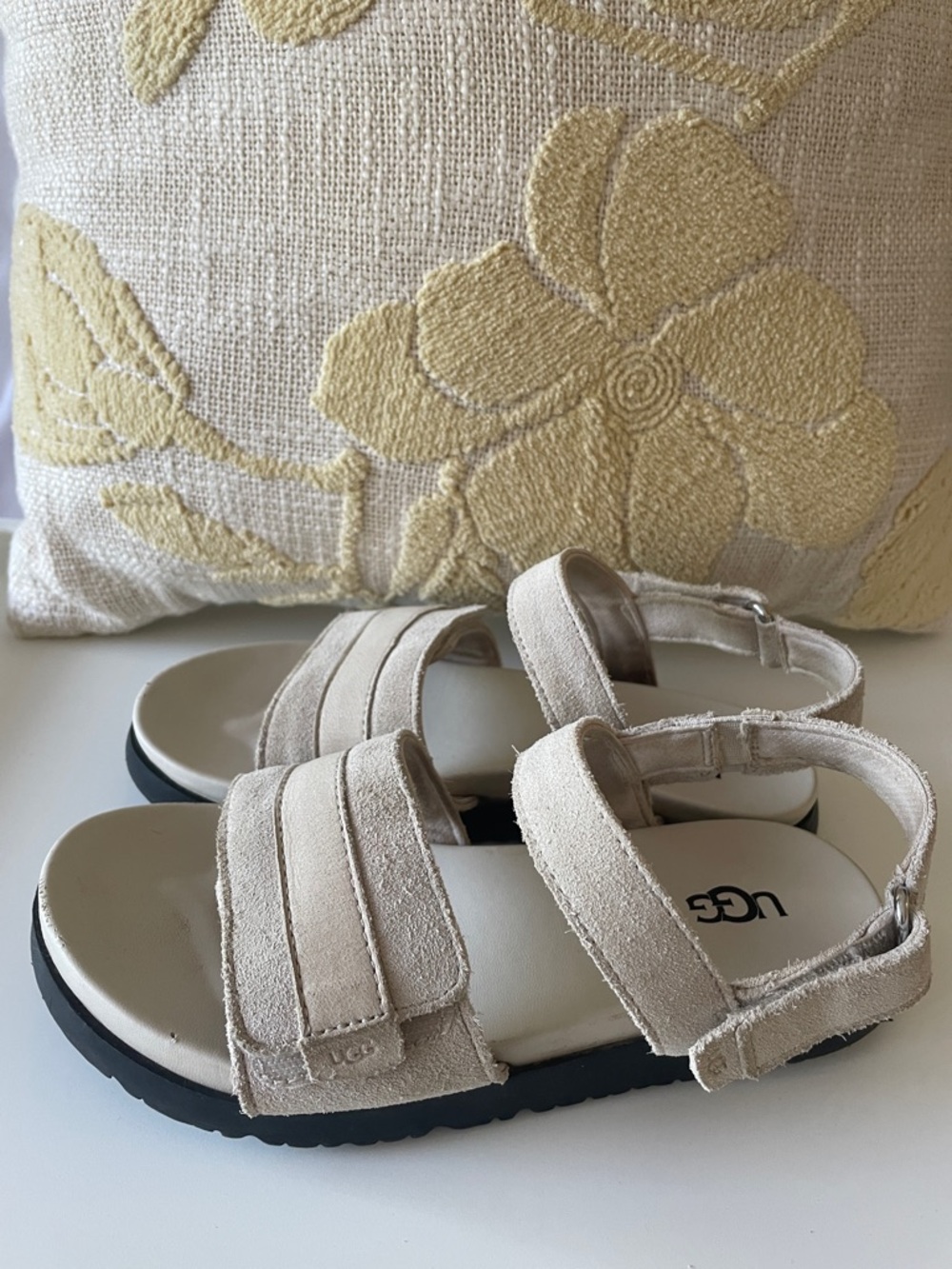 UGG Kids Neutral Beige Suede Velcro Strap Sandals Sz 3